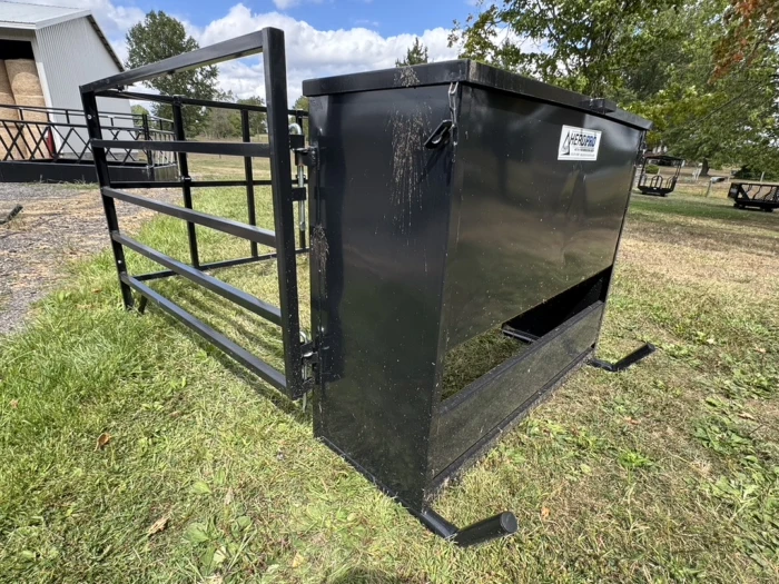 A1410 & A1445: Single-sided calf creep feeder box with gates - Image 3