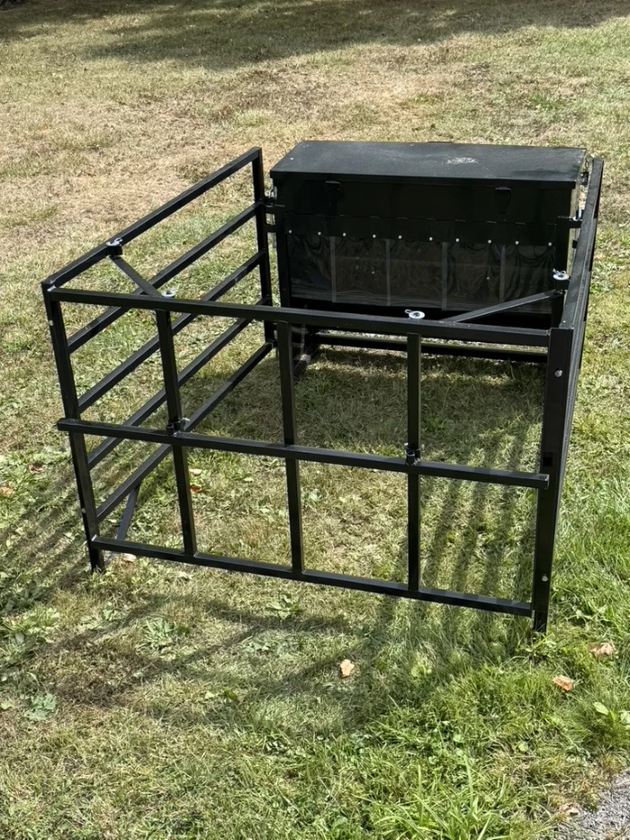 A1410 & A1445: Single-sided calf creep feeder box with gates - Image 4