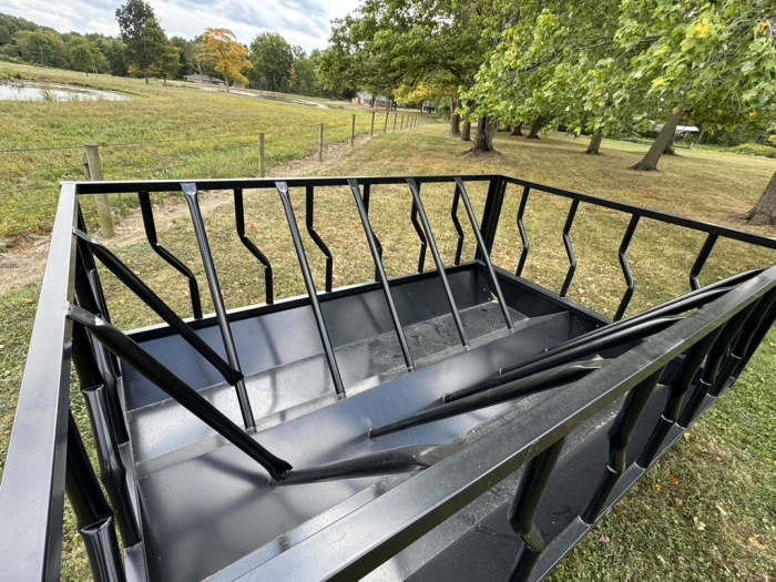 W1139: Cattle Round Bale Feeder (without roof) - Image 2