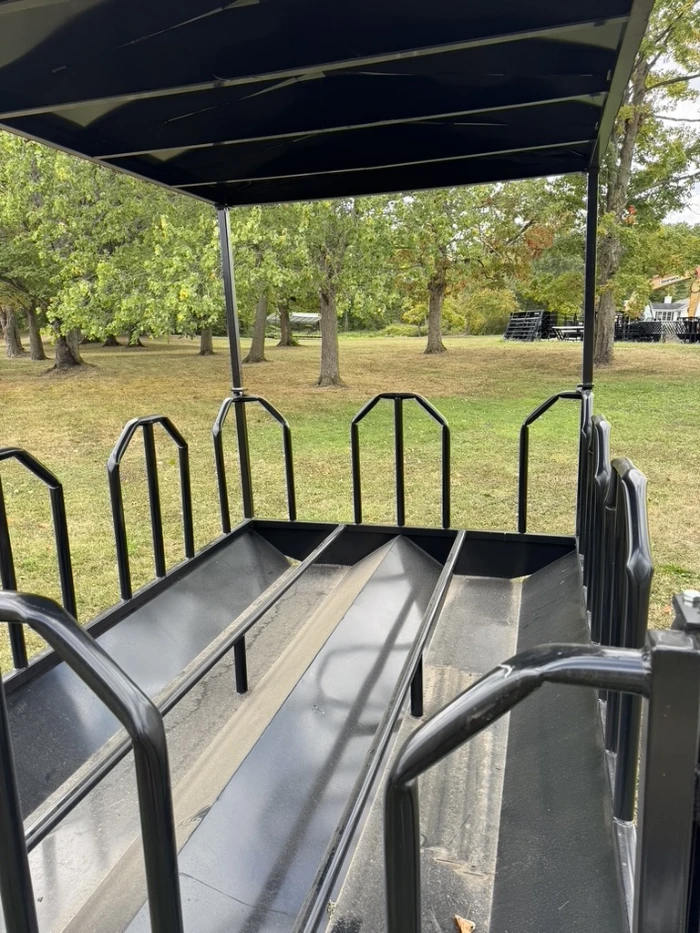 W1139: Horse Round Bale Feeder (with roof) - Image 6